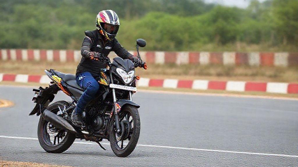 5 Things to Know Before Buying the Bajaj Pulsar 220F: A Comprehensive Guide - Complete Specifications, Price & Review 2025