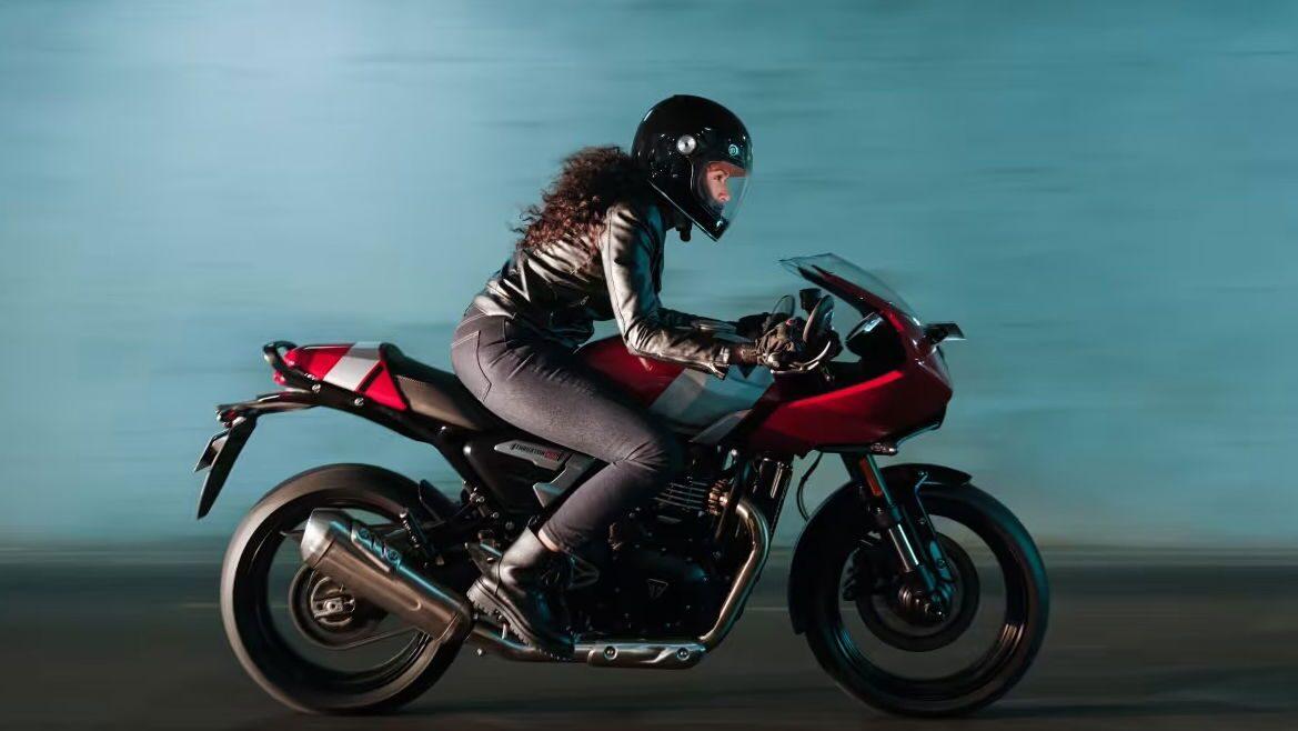 Royal Enfield Continental GT 650 Gets Massive Discount – Price, Specs & Rivals | High Quality Images Royal Enfield Continental GT 650 Gets Massive Discount – Price, Specs & Rivals - Complete Specifications, Price & Review 2026