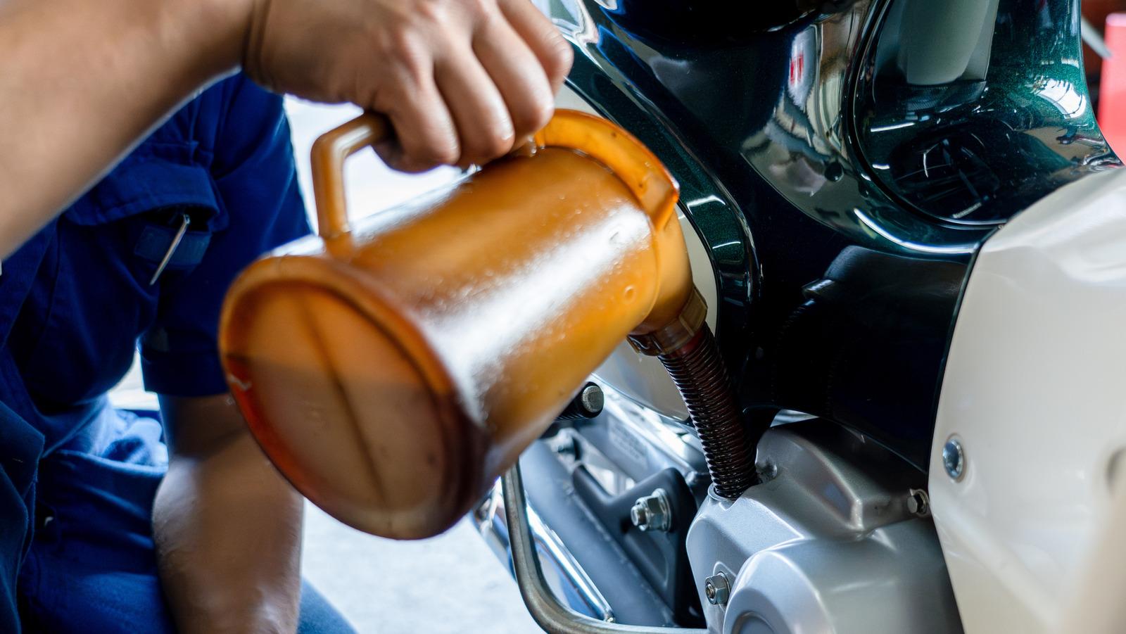 Automotive vs. Motorcycle Oil: Key Differences, Risks & Choosing the Right Lubricant - Complete Specifications, Price & Review 2025