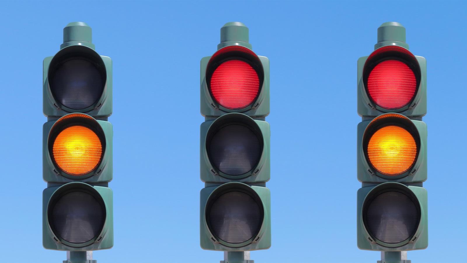 Why European Traffic Lights Show Red and Yellow at the Same Time – The Real Reason Explained | High Quality Images Why European Traffic Lights Show Red and Yellow at the Same Time – The Real Reason Explained - Complete Specifications, Price & Review 2026