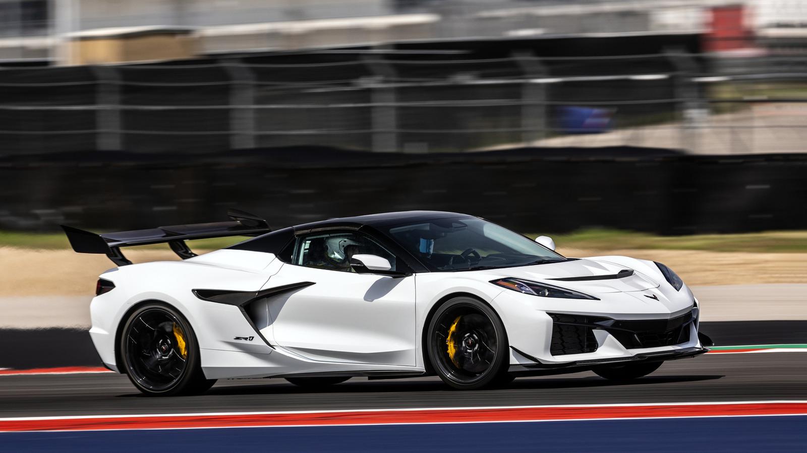 Corvette Z06 vs ZR1: LT6 vs LT7 Engine Differences, Power, Price & Specs - Complete Specifications, Price & Review 2026